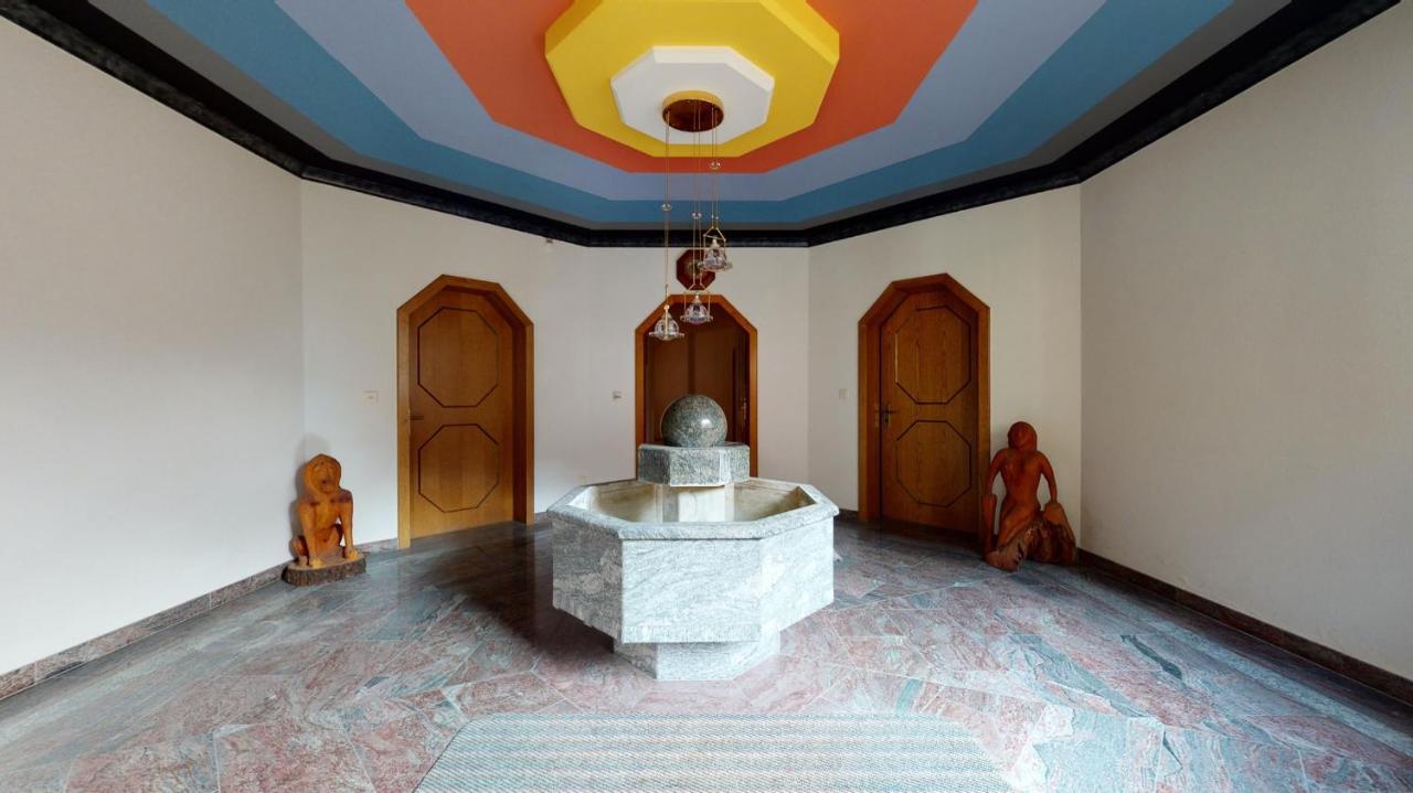 Octogon, 2 Bedrooms, Ideally Located In Apartment